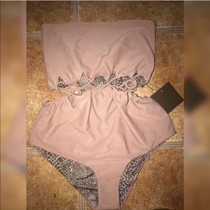 Acacia mundaka one piece